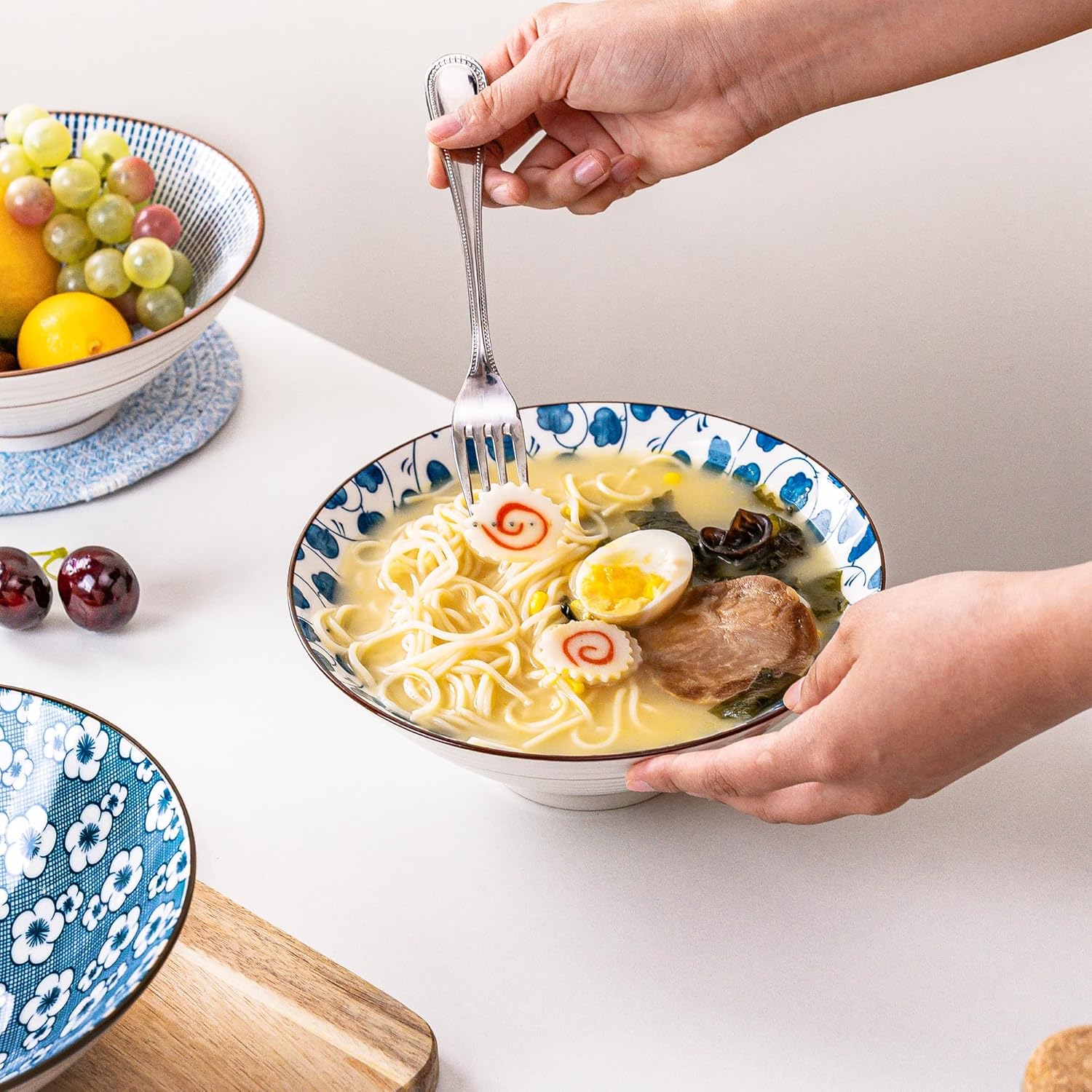 Ramen Bowls Set of 4, 8 Inch 38oz Porcelain Noodle Bowls for Pho, Ramen & Soup, Large Ceramic Ramen Bowl Set Microwave & Dishwasher Safe, Japanese Blue and White Style