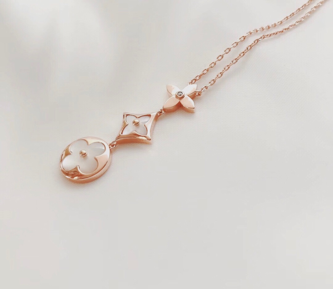Louis Vuitton White Mother of Pearl 3 Blossom Flowers Necklace - Original Replica Club
