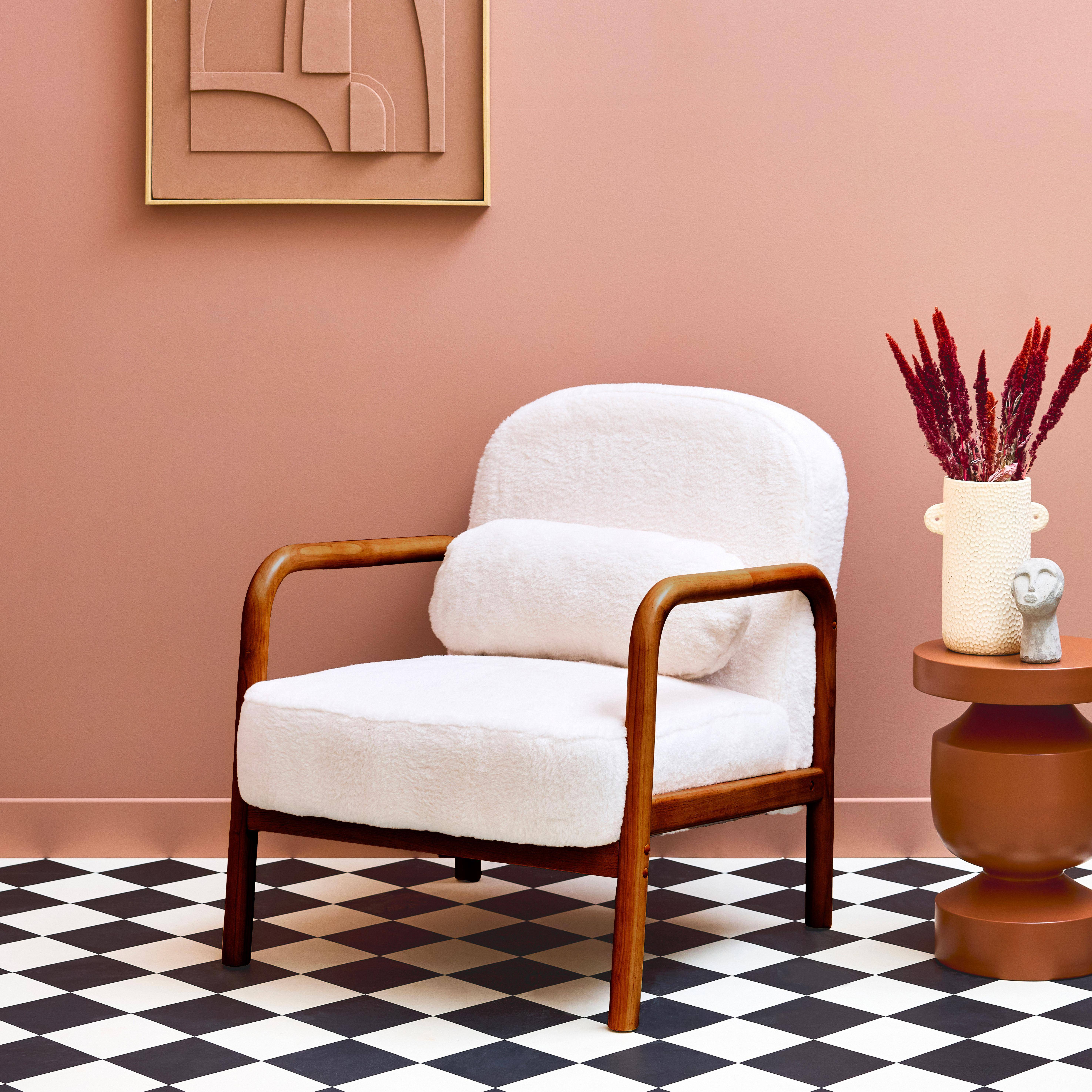 Amelie pelo sintético - Sillón escandinavo de madera de hevea teñida y efecto pelo sintético