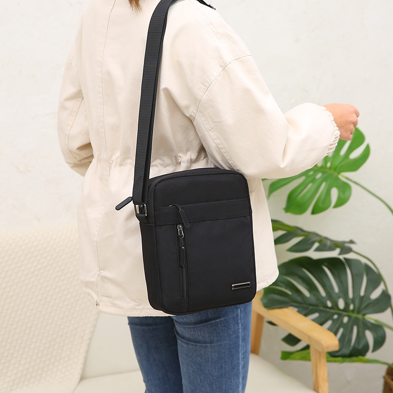 Wholesale of new men's nylon bags, business travel shoulder bags, large-capacity travel handbags, Korean-style crossbody bags