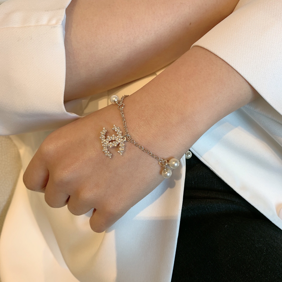 Chanel Pearls CC Charm Chain Bracelet - Original Replica Club