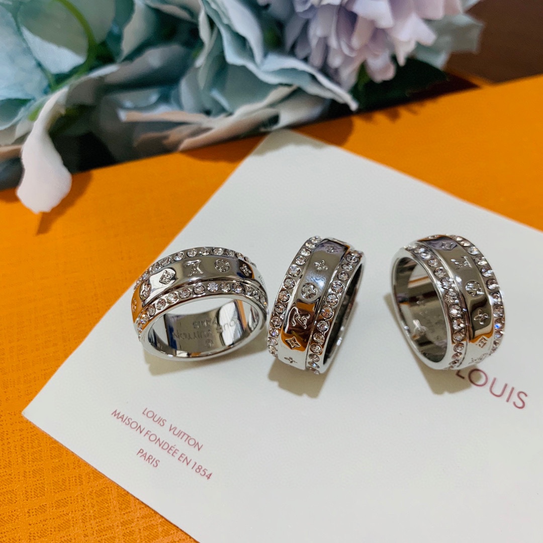 Louis Vuitton Diamond Wrap Wide Monogram Ring - Original Replica Club