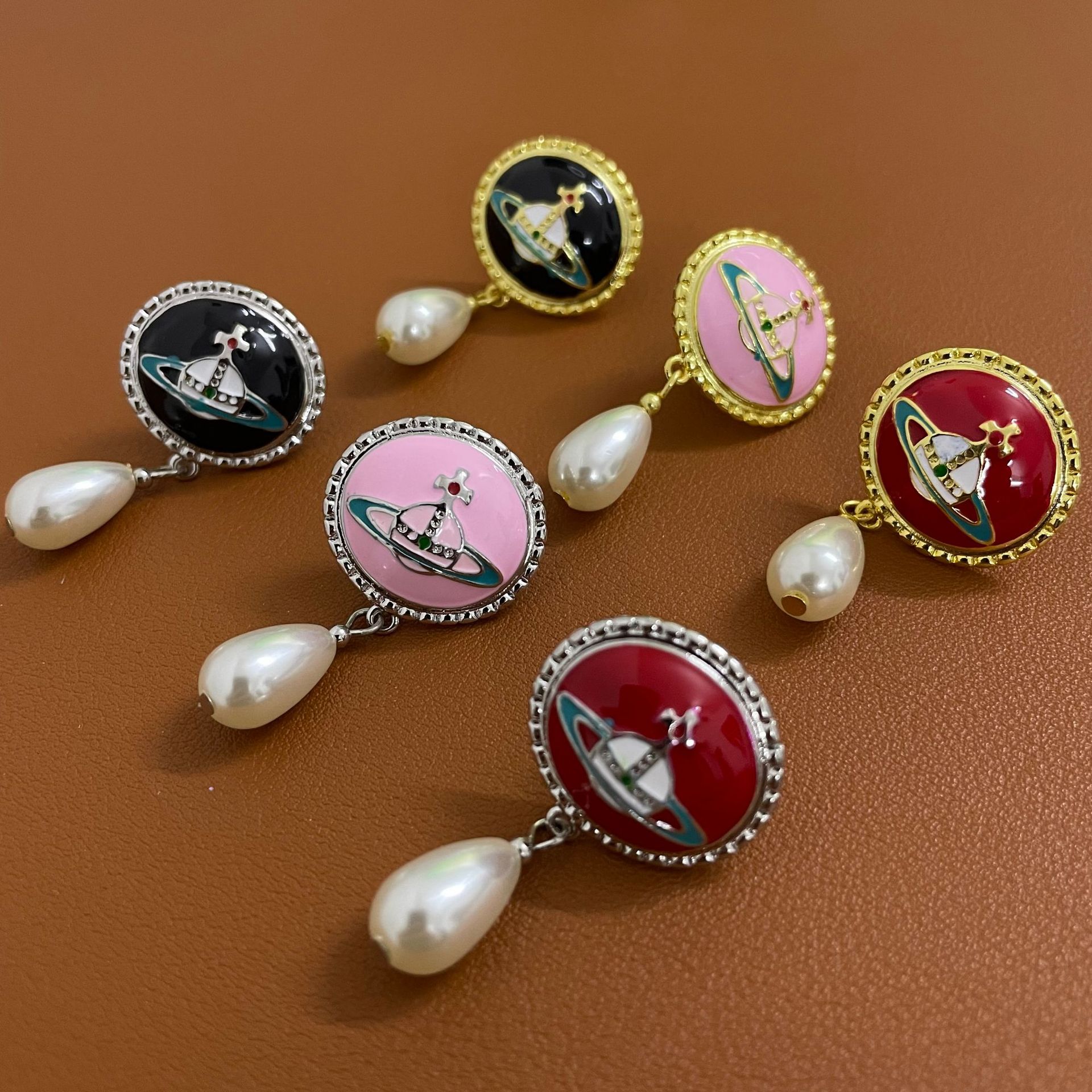 Vivienne Westwood Enamel Saturn Waterdrop Pearl Earrings - Original Replica Club