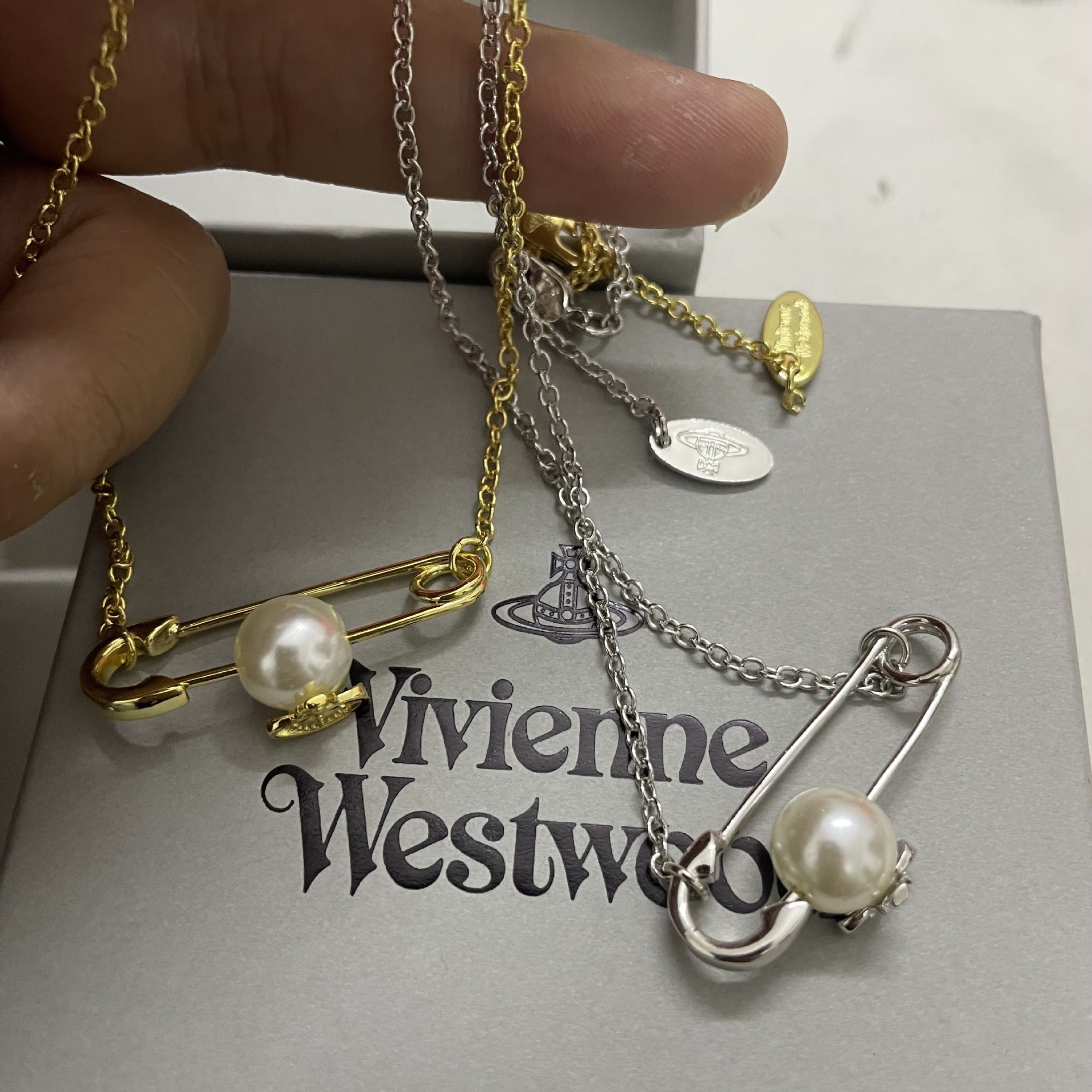 Vivienne Westwood Paperclip With A Pearl Pendant Necklace - Original Replica Club