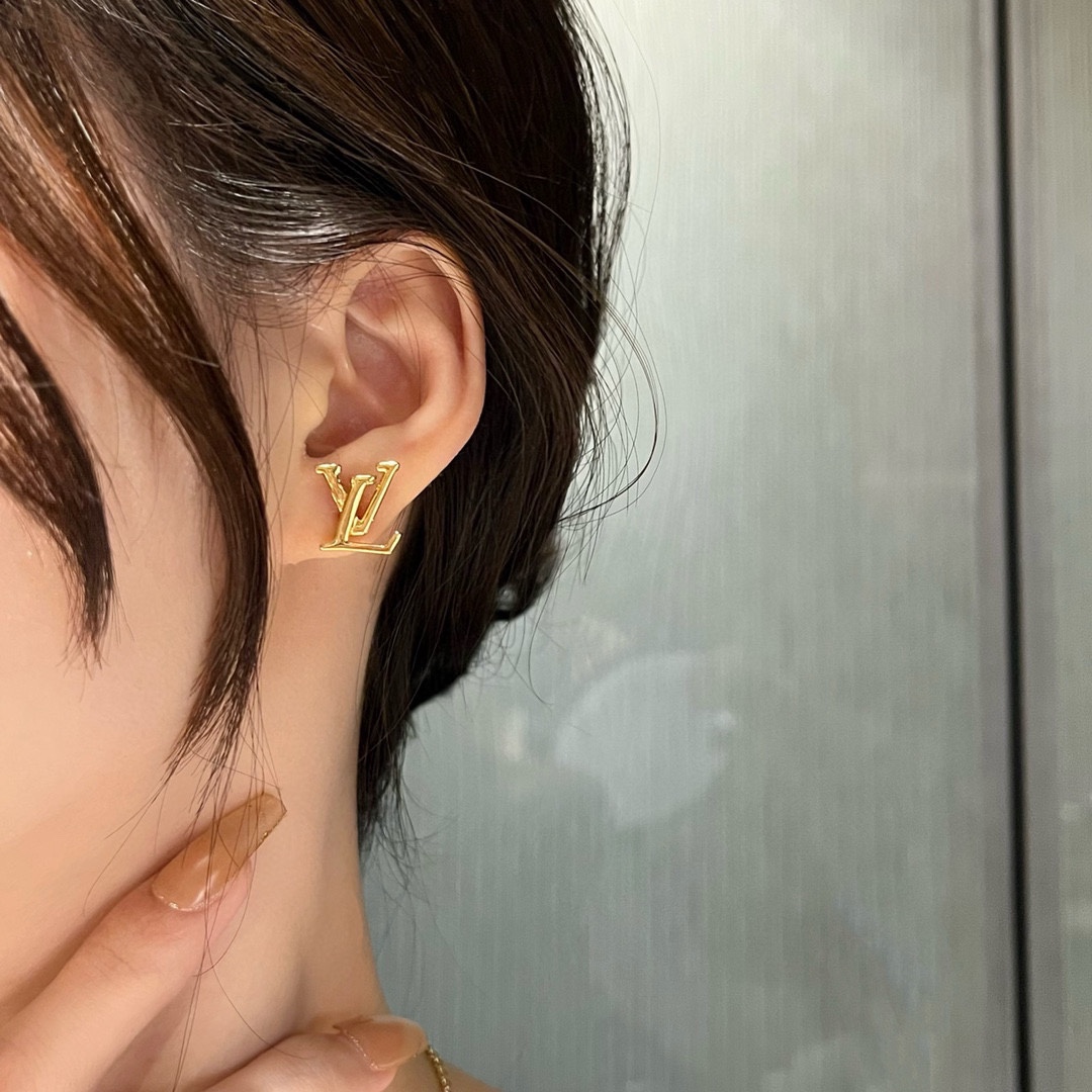 Louis Vuitton Letter Minimalist Stud Earrings - Original Replica Club