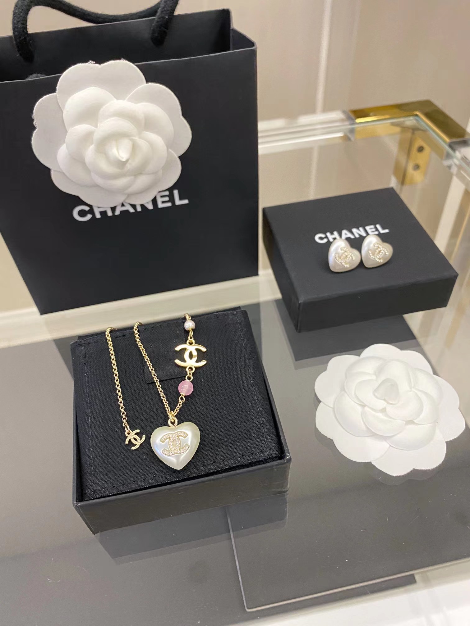 Chanel Pearl Love Heart Pendant Necklace - Original Replica Club