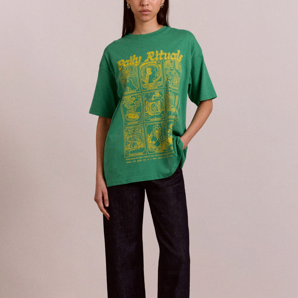 Damson Madder - T-shirt Graphique Daily Rituals - Vert
