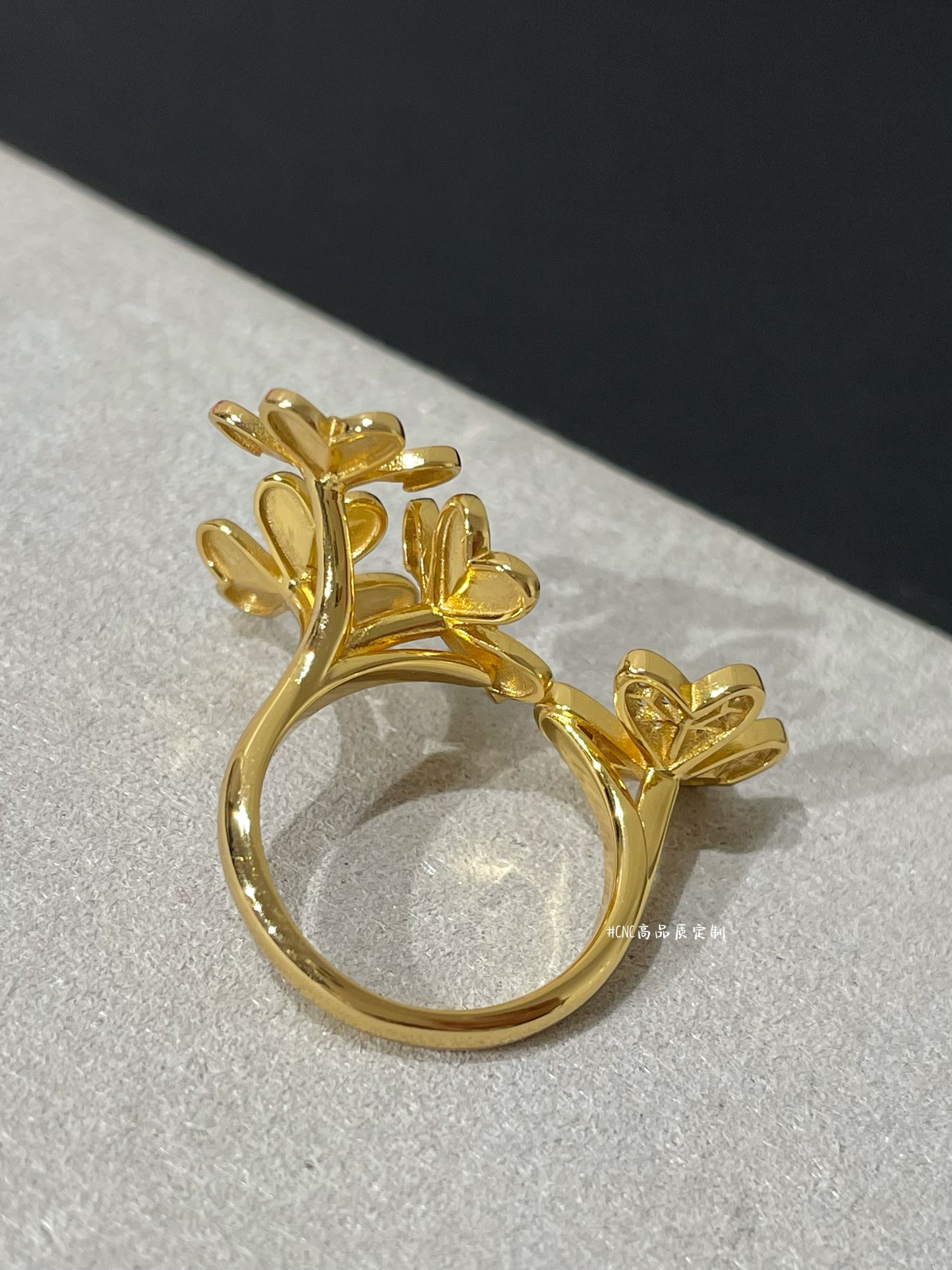 VCA Frivole Between the Finger Ring - Original Replica Club