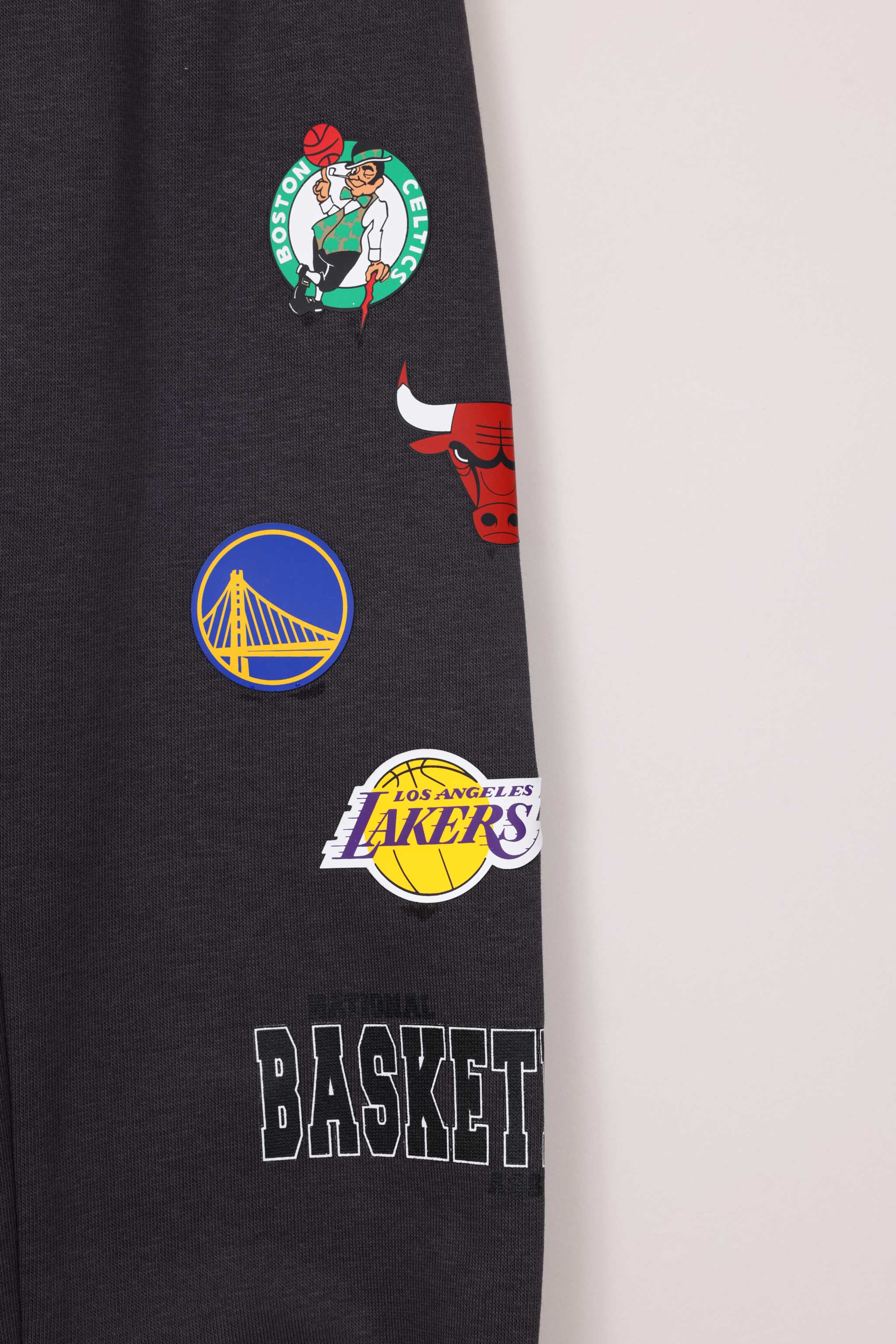מכנסיים ממותגים NBA