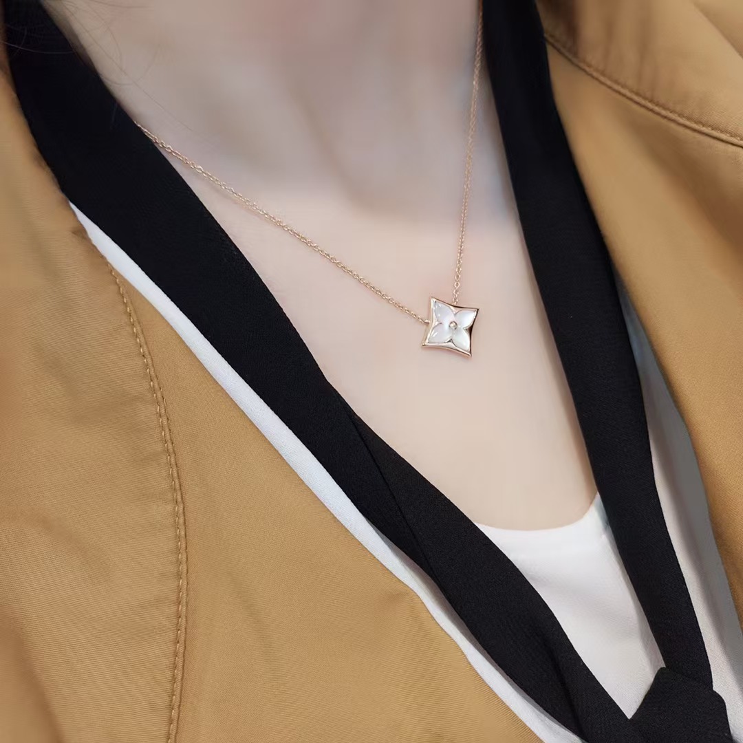 Louis Vuitton Color Blossom BB Star Pendant Necklaces - Original Replica Club