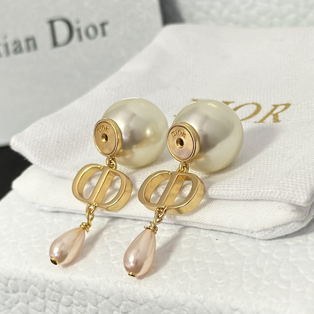 Dior Teardrop Pearl Earrings - Original Replica Club
