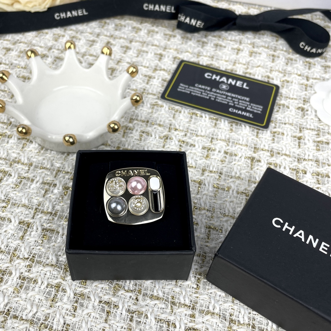Chanel Eyeshadow Palette Brooch - Original Replica Club