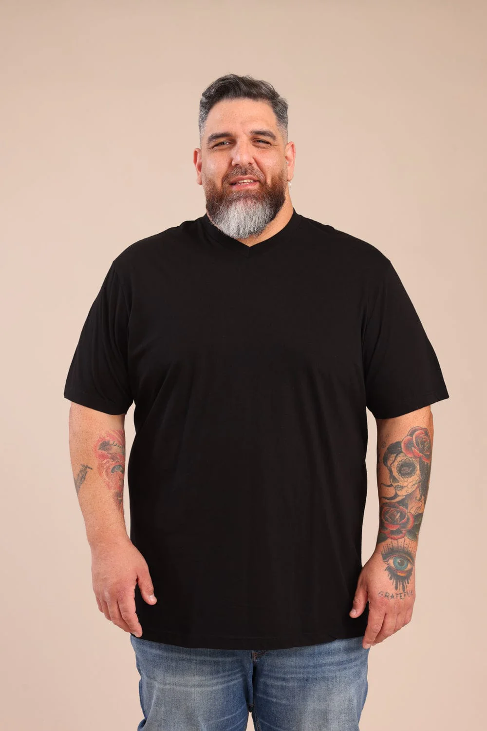 חולצת בייסיק צווארון PLUS SIZE | V