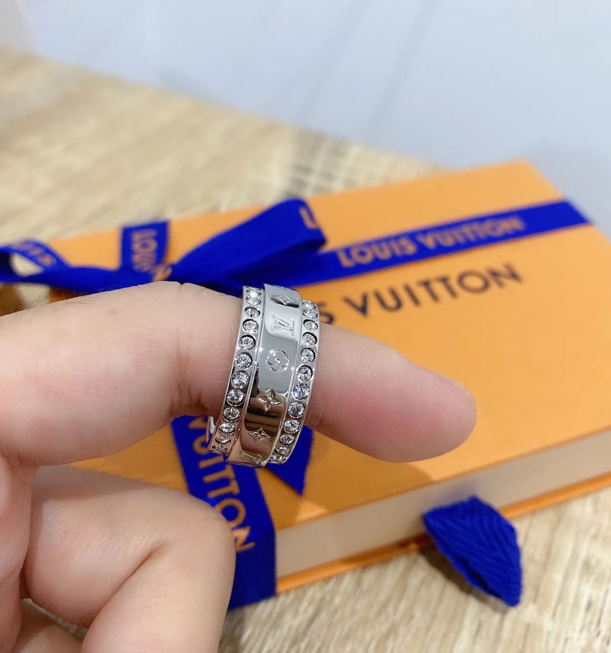 Louis Vuitton Diamond Wrap Wide Monogram Ring - Original Replica Club