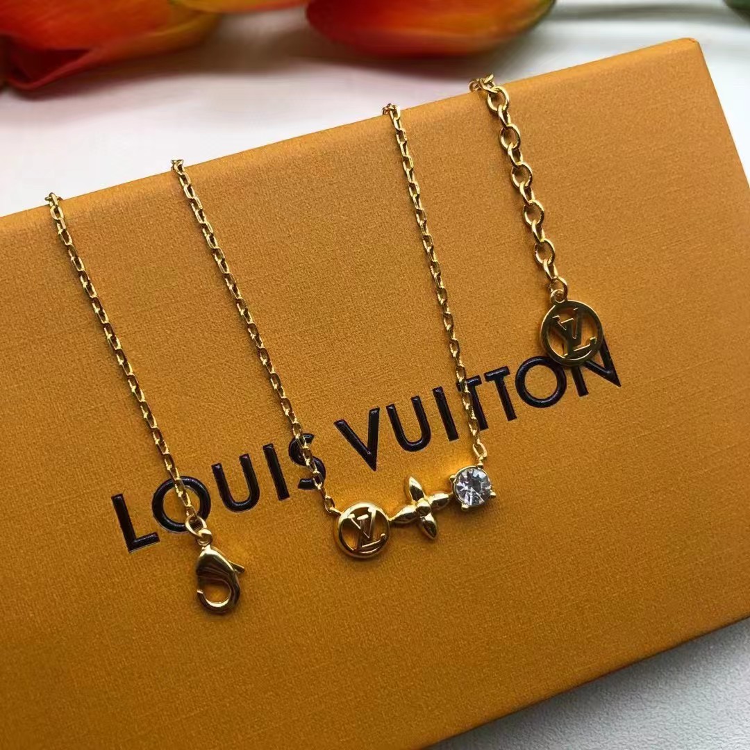 Louis Vuitton LV Clover Diamond Pendant Necklace - Original Replica Club