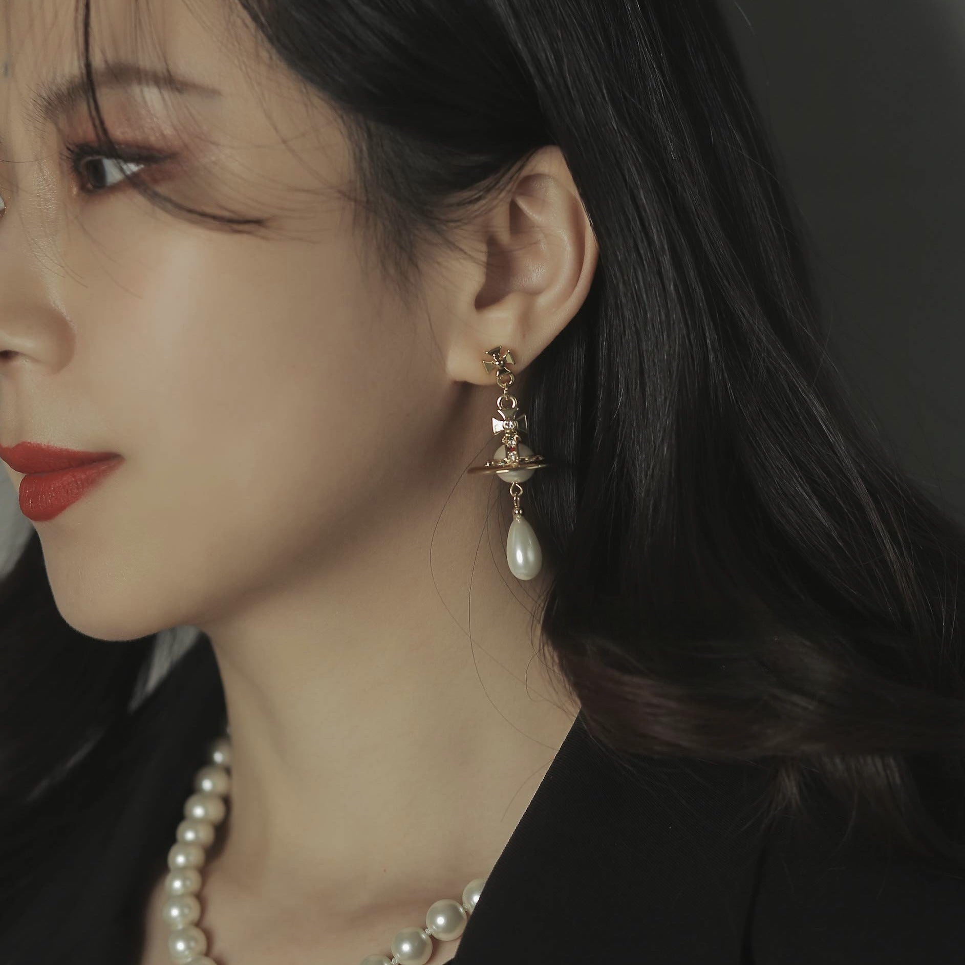 Vivienne Westwood Saturn Teardrop Pearl Earring - Original Replica Club