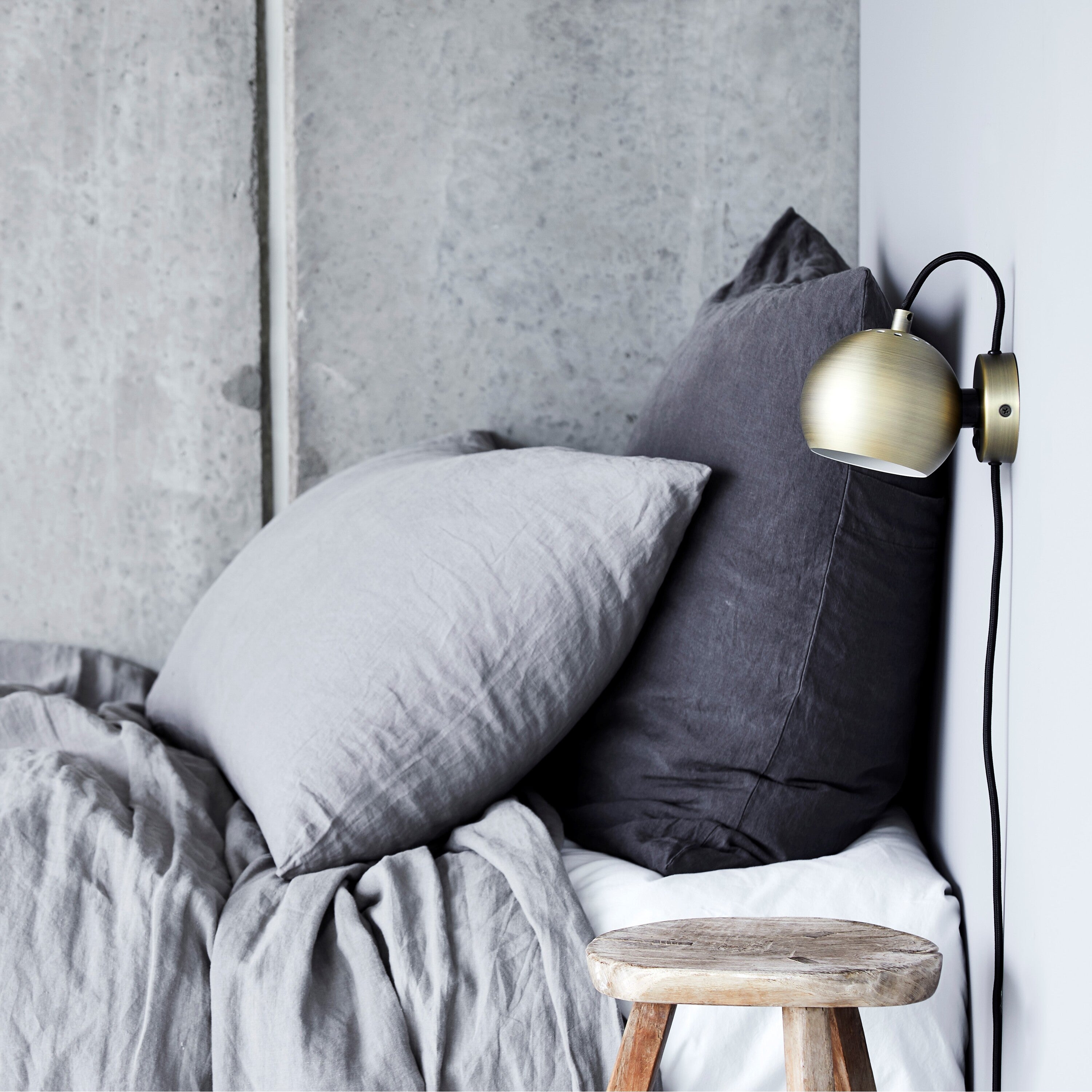 Frandsen Ball Magnet Wandlamp