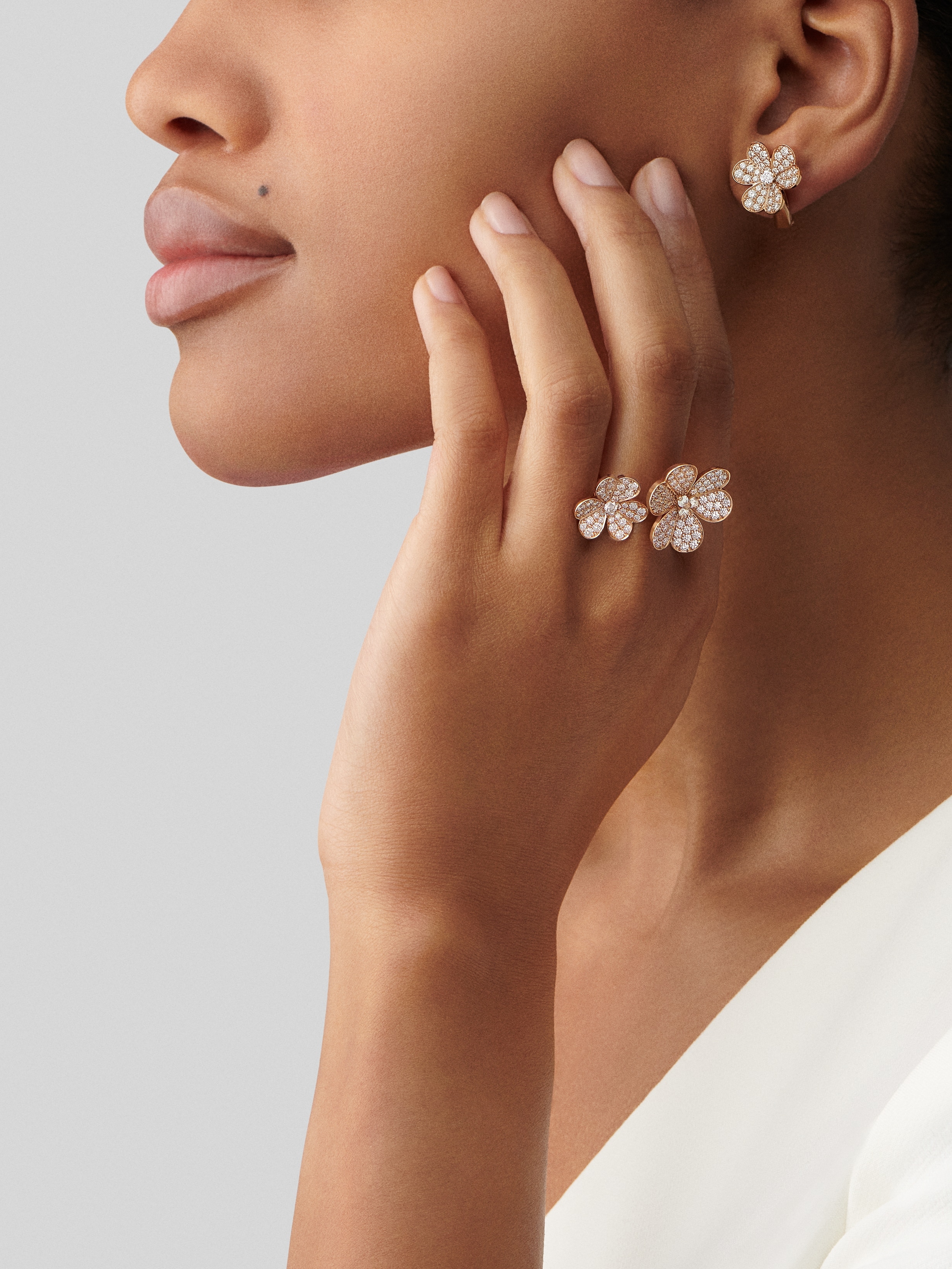 Replicate Perlée pearls of gold hoop earrings, small model(1:1 replica) - Original Replica Club