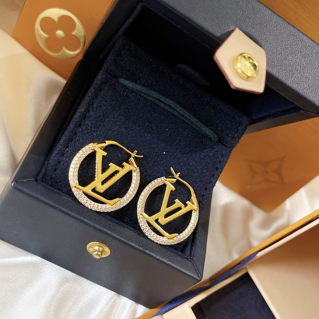 Louis Vuitton Letter Round Stud Earrings - Original Replica Club