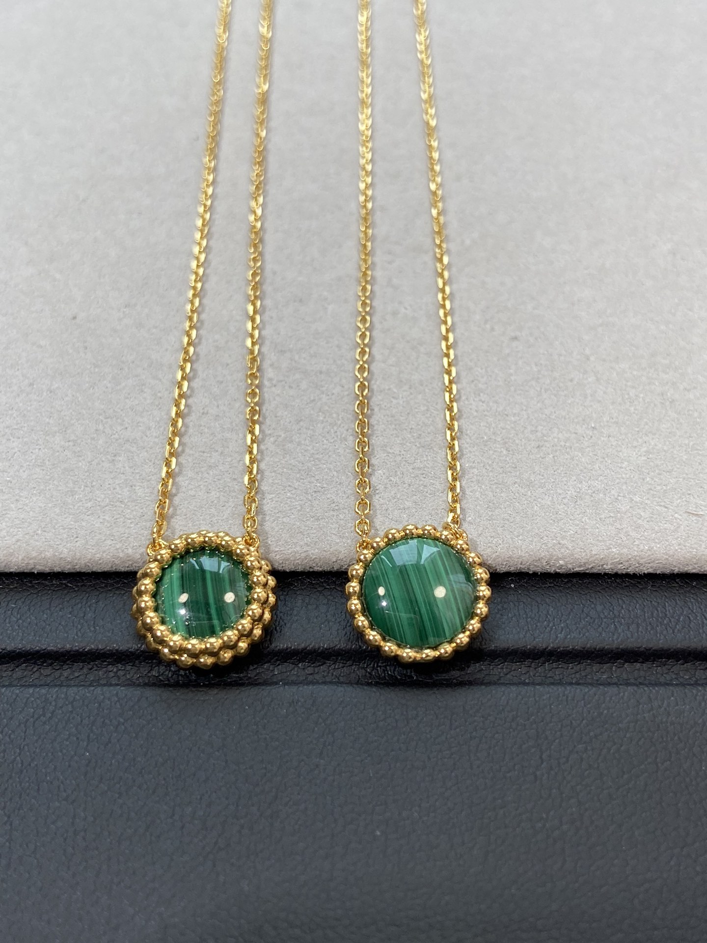 VCA Green Malachite Perlee Couleurs Pendant Necklace - Original Replica Club
