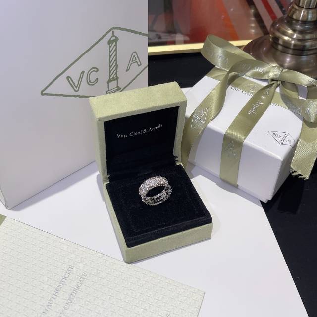 VCA Wide Perlee Diamonds Ring - Original Replica Club