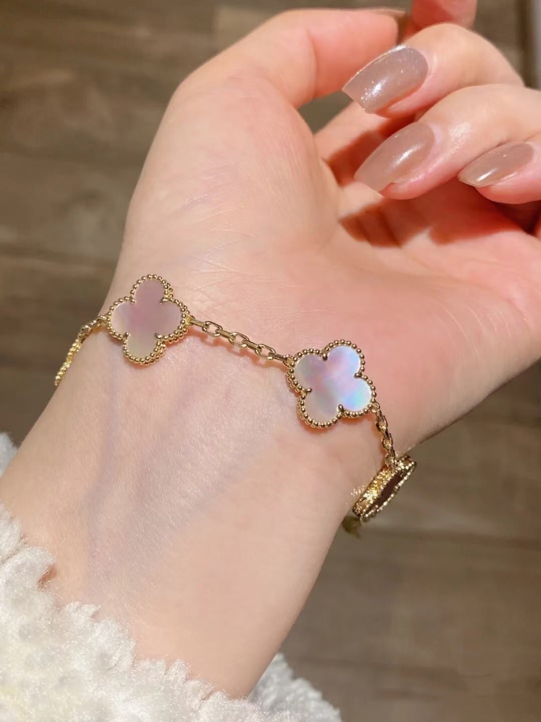 VCA Natural Pink Mother of Pearl Vintage Alhambra Bracelet, 5 Motifs - Original Replica Club