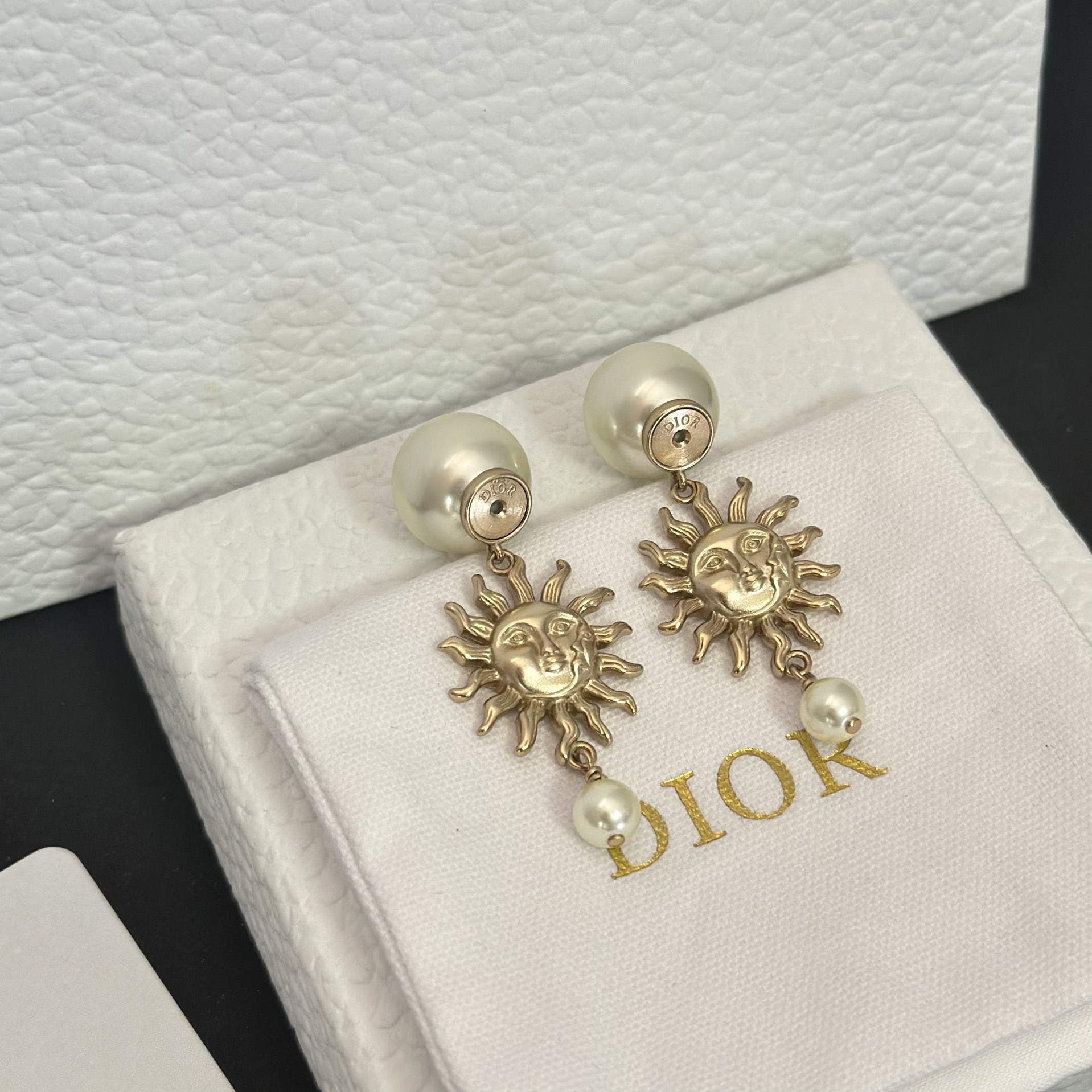 Dior Sun Face Pearl Earrings - Original Replica Club