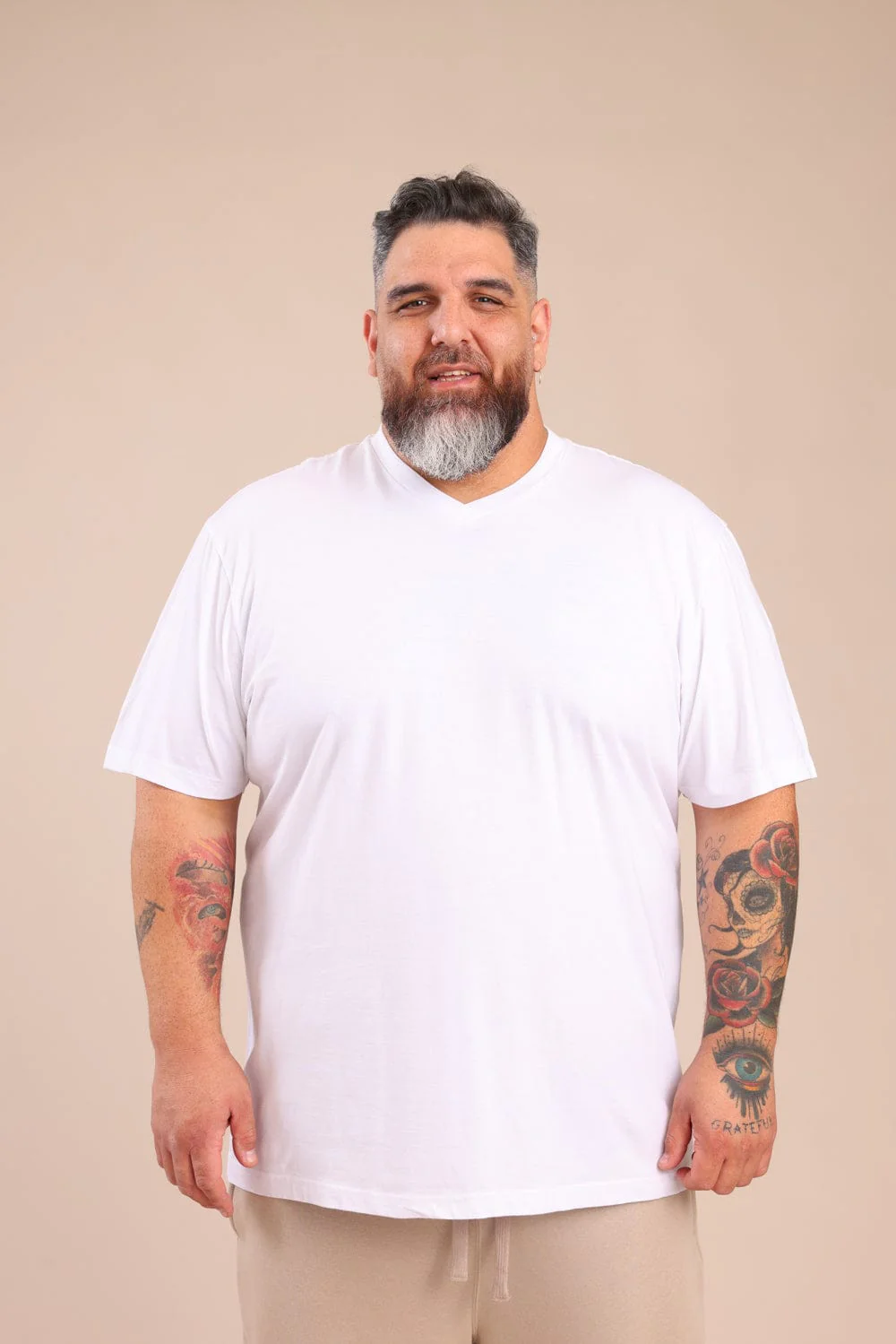 חולצת בייסיק צווארון PLUS SIZE | V