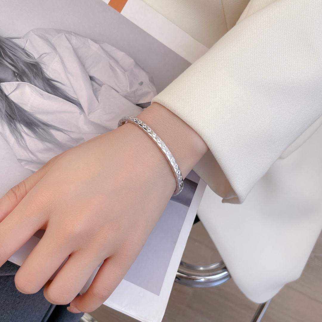 Chanel Coco Crush Full Diamond Paved Bangle Bracelet - Narrow Version - Original Replica Club