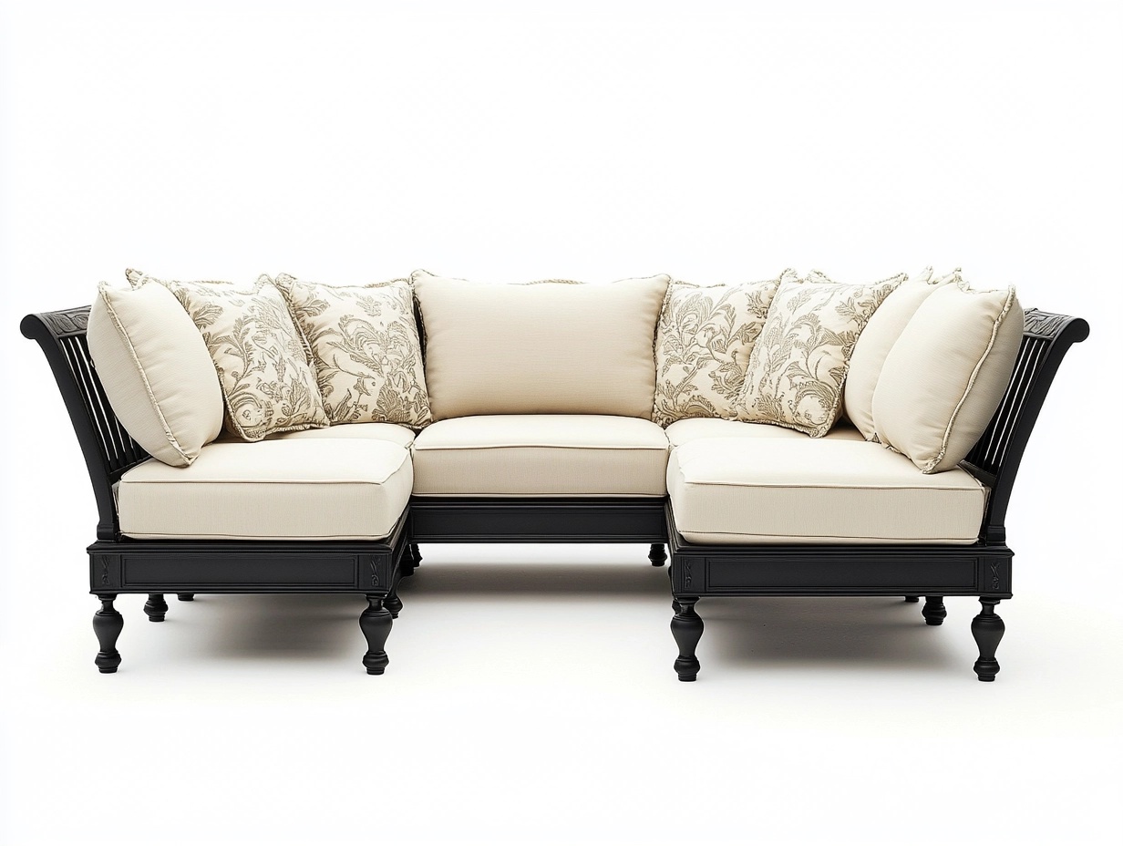 Sofá esquinero clásico con cojines beige y estructura de madera negra