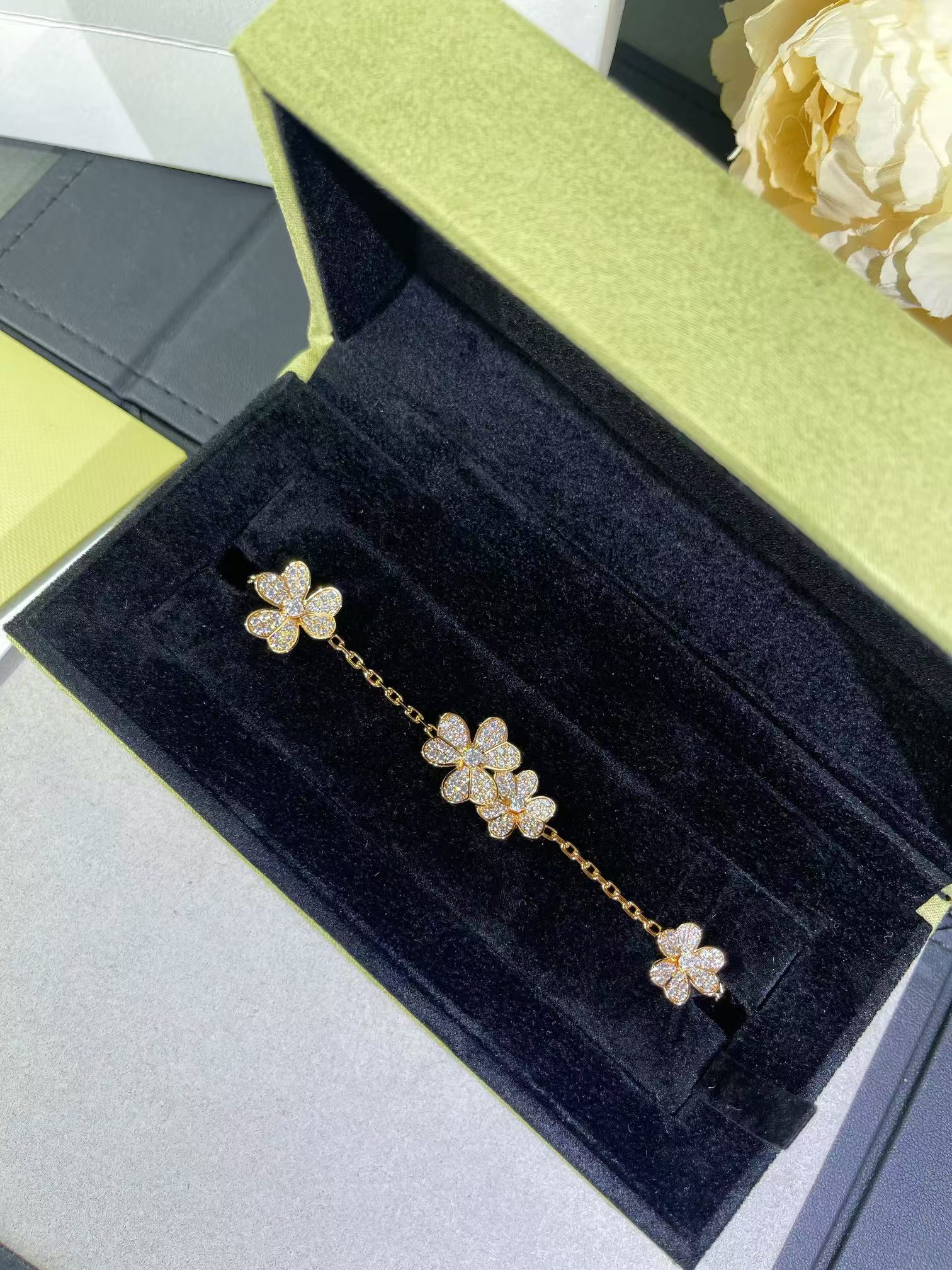 VCA Frivole Flora Bracelet 5 Flowers - Original Replica Club