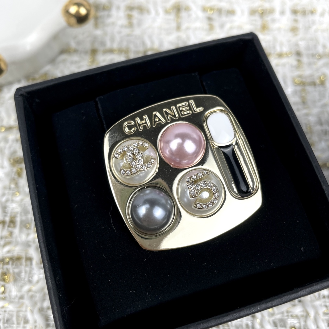 Chanel Eyeshadow Palette Brooch - Original Replica Club