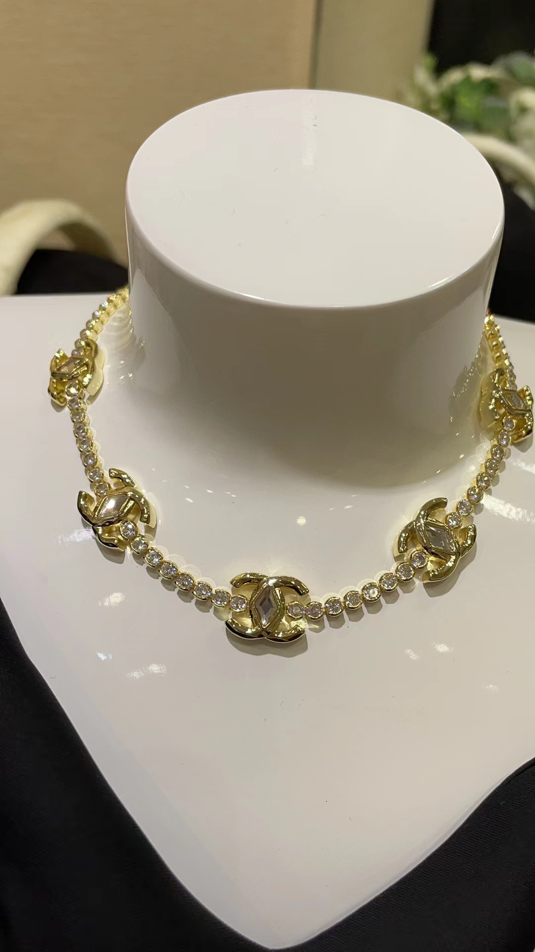 Chanel Jennie Celebrity Style Choker Necklace - Original Replica Club