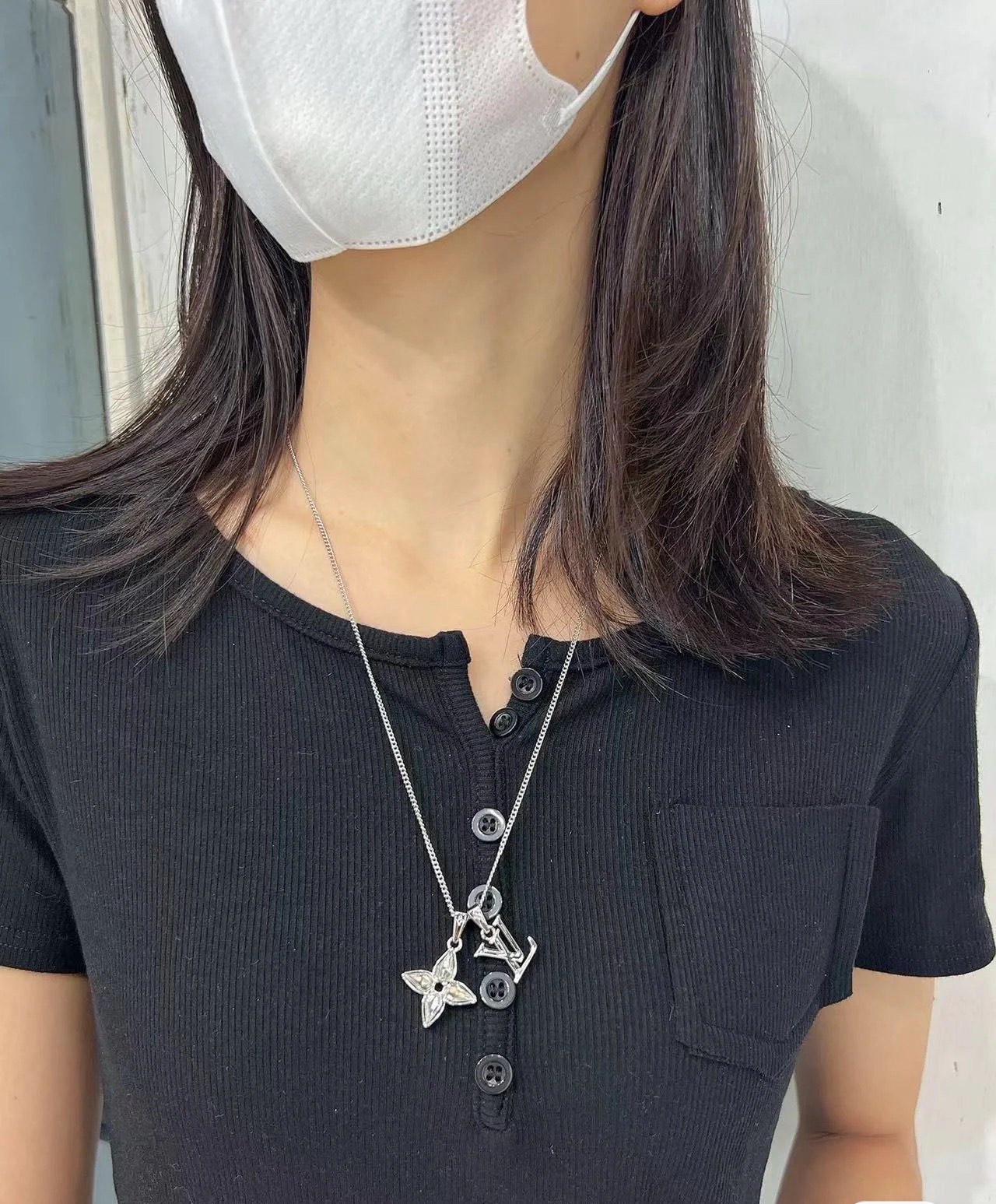Louis Vuitton Unisex Clover LV Charm Necklace - Original Replica Club