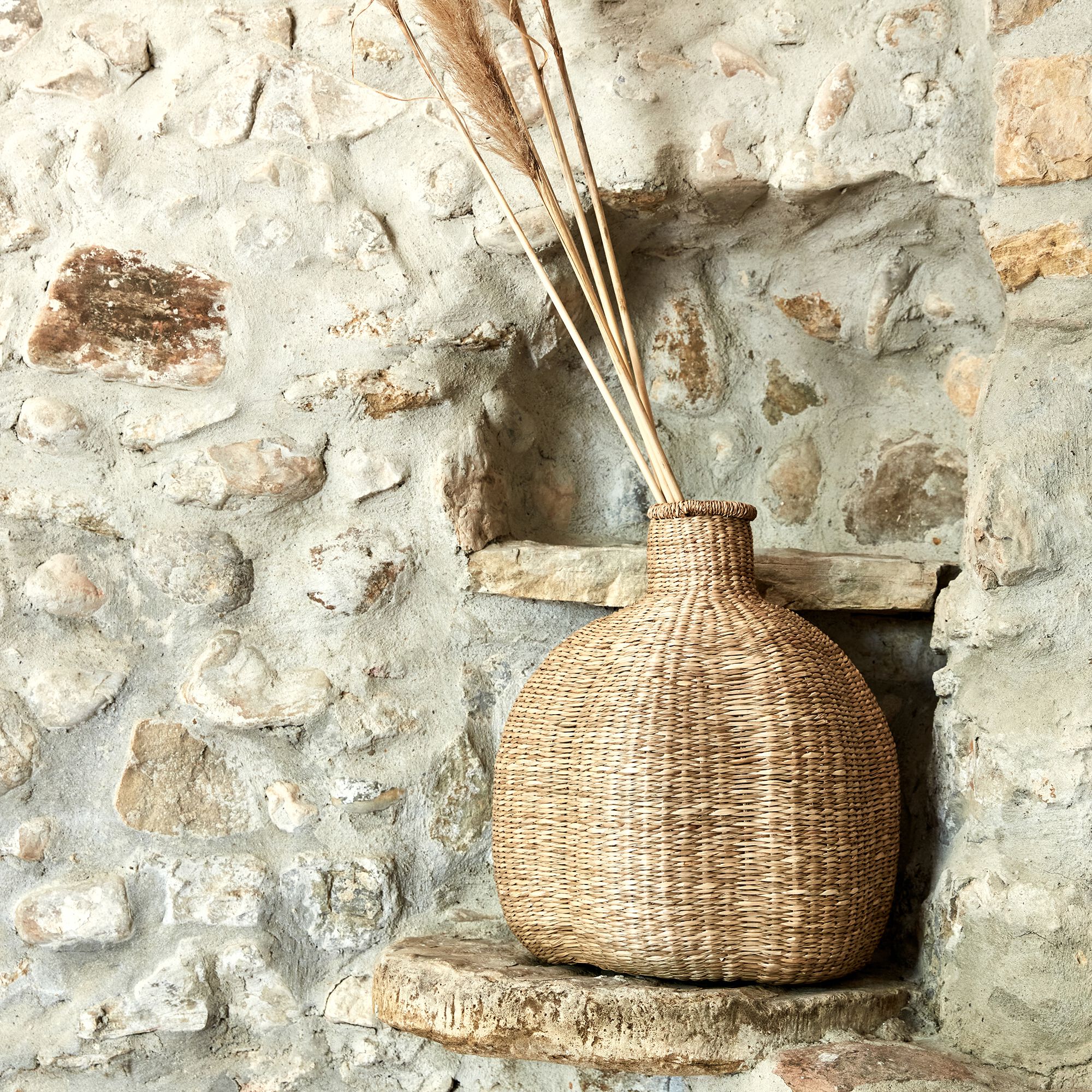ANTELIAS - Vase boule en herbes marines tressées H46cm - naturel