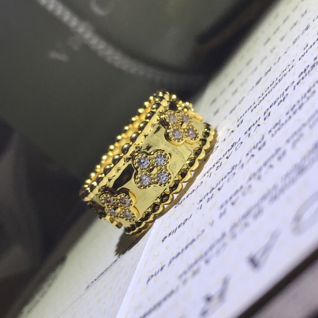 VCA Perlee Wide Four Leaf Clover Ring - Original Replica Club