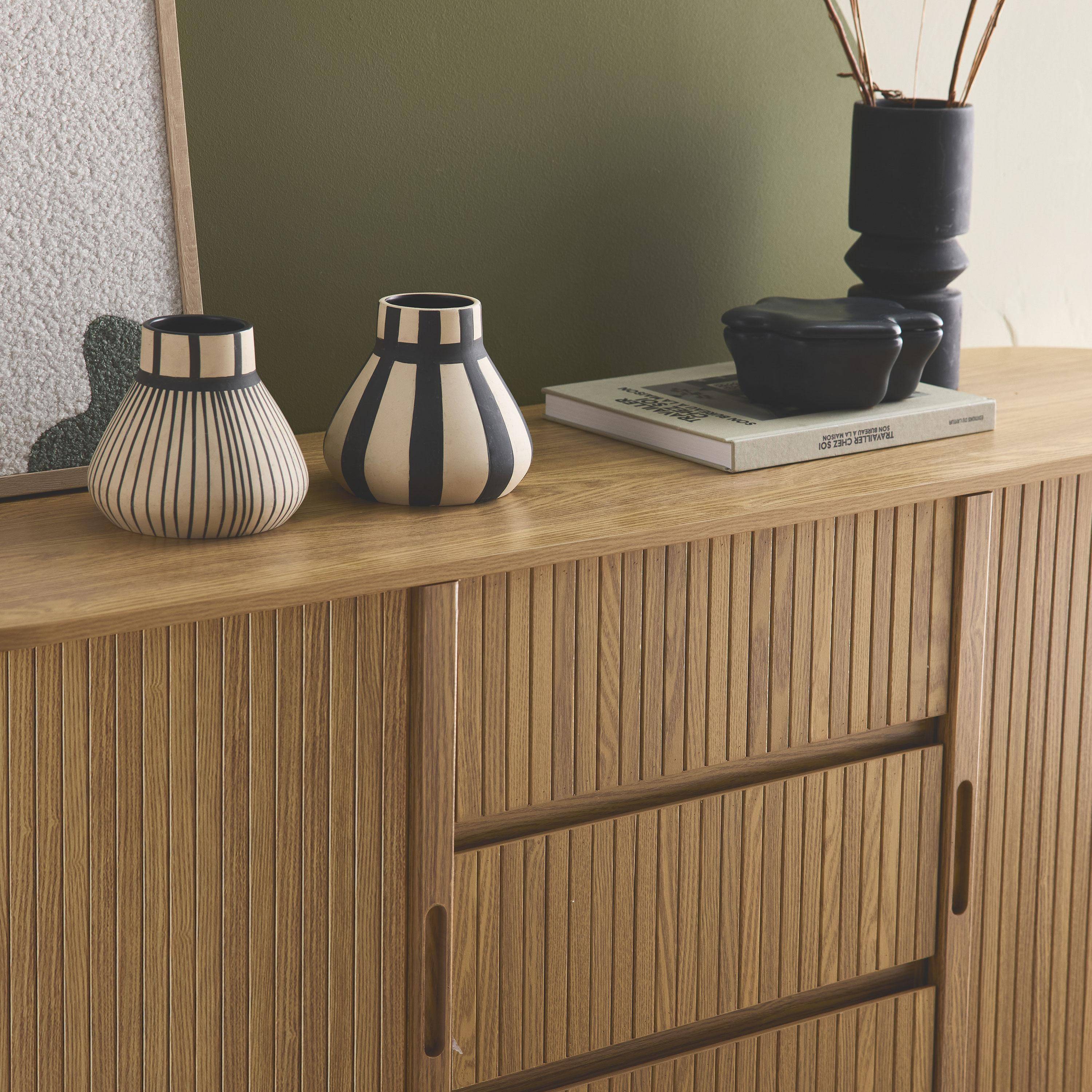 Legacy - Aparador escandinavo efecto madera ranurada con 2 puertas correderas, 150cm