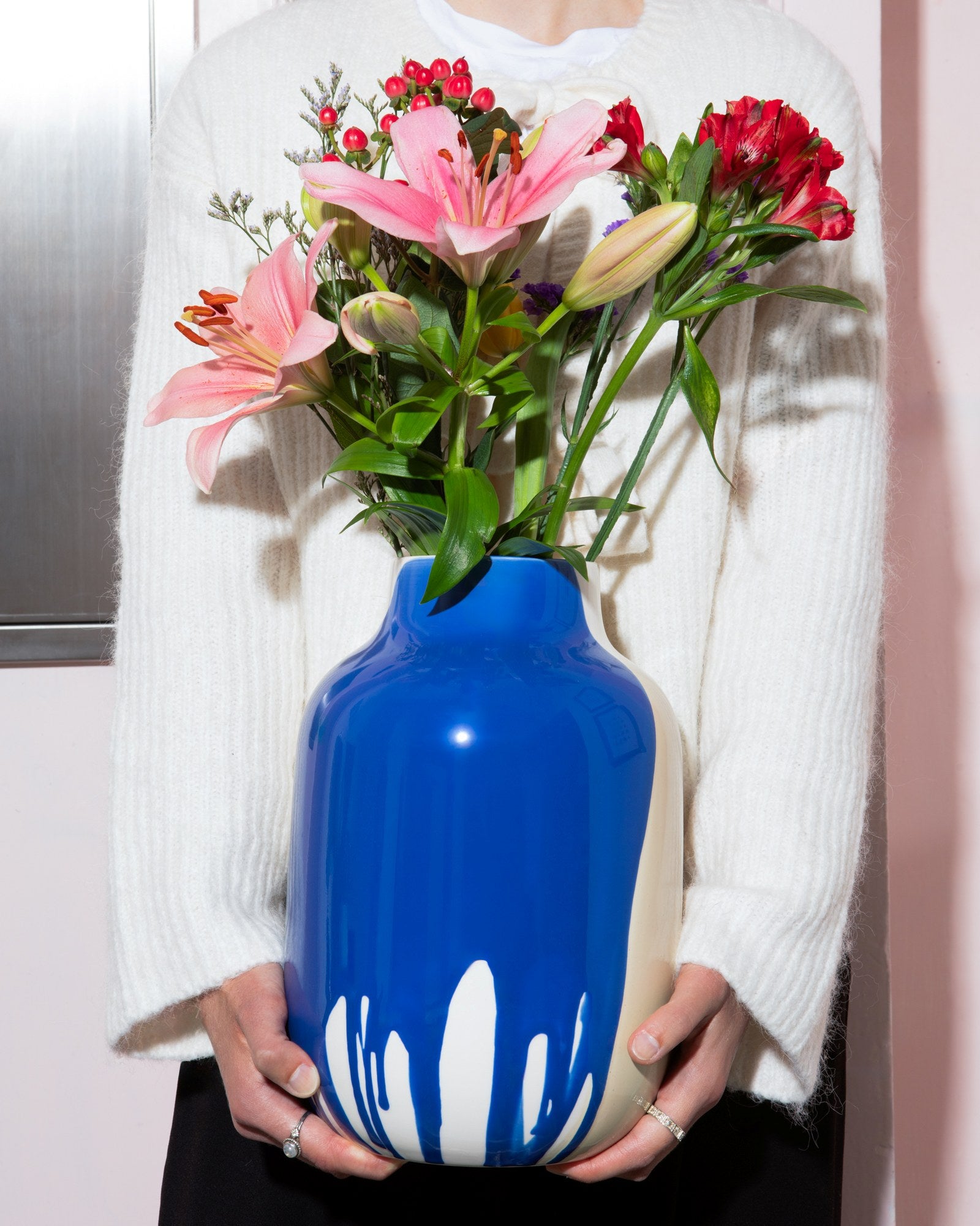 Nuno Vase L drip sand blau
