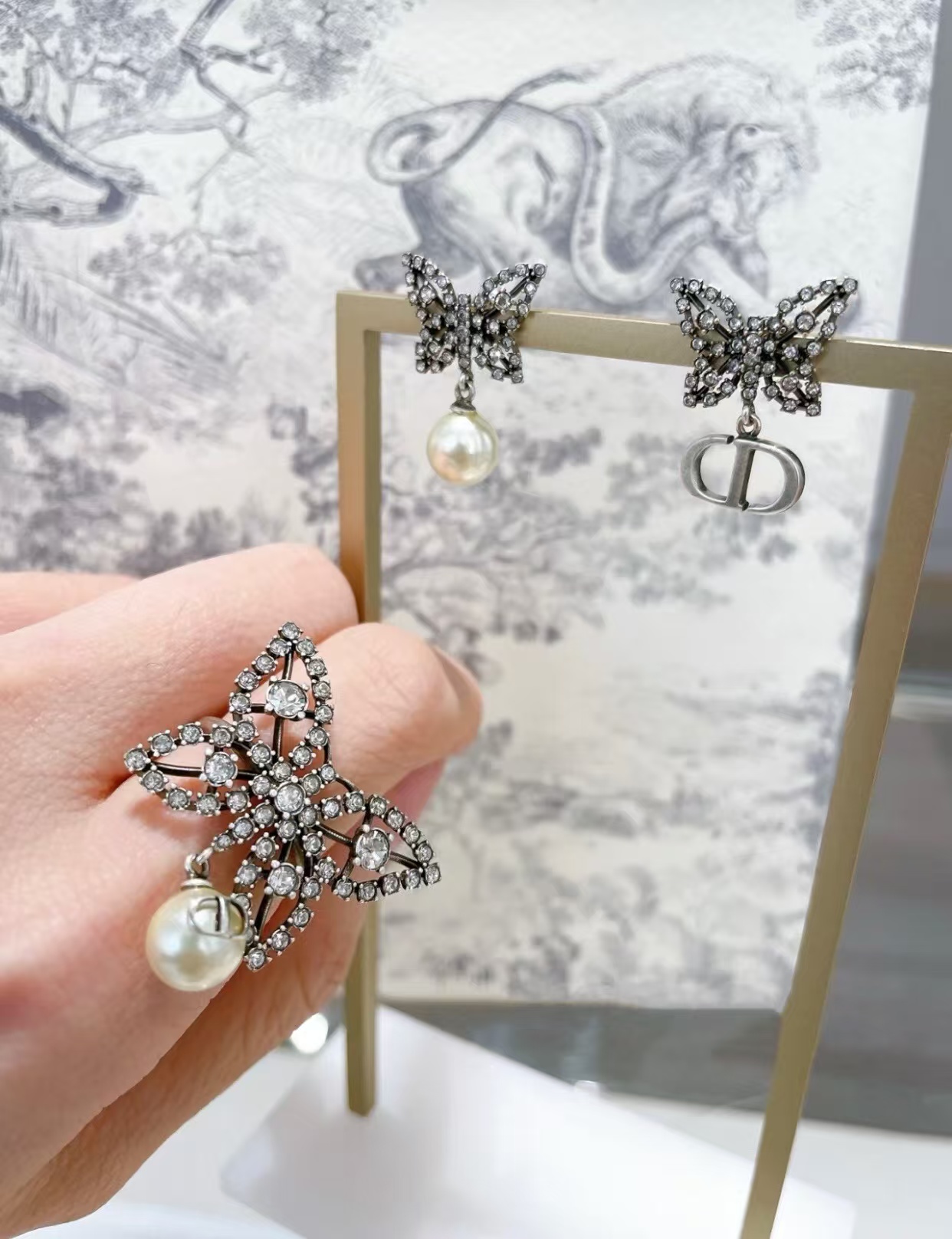 Dior Butterfly Pearl Dangle Ring - Original Replica Club