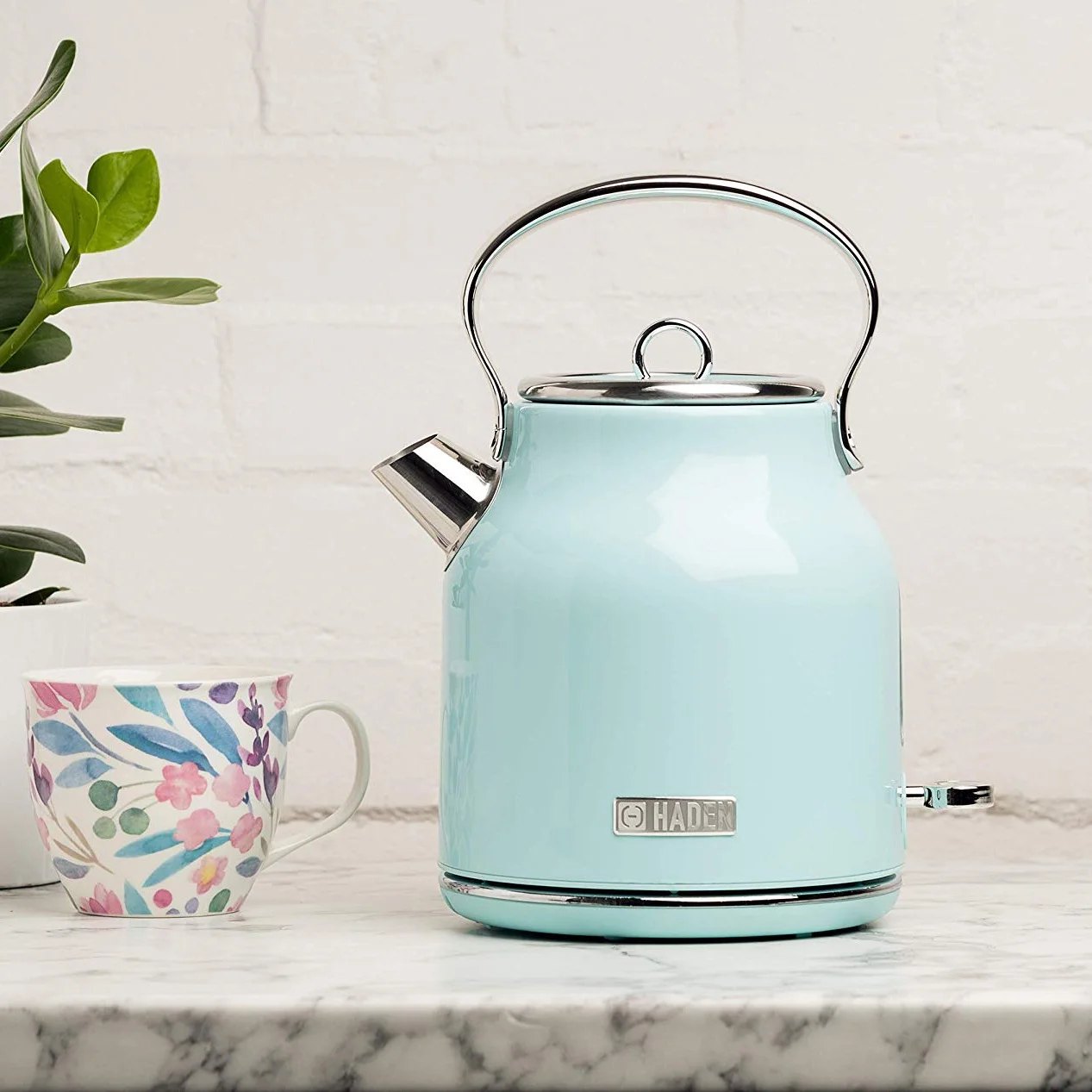 Haden Heritage 1.7 Liter Electric Kettle with 2 Slice Bread Toaster, White - Image 38