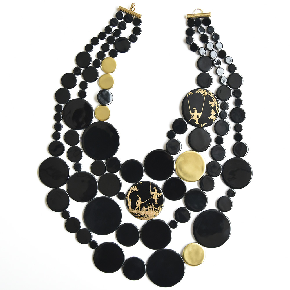 Grand Plastron Disque Noir et Or