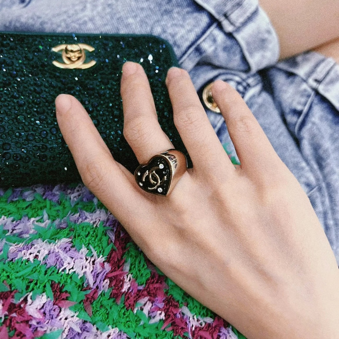 Chanel Vintage Chunky Black Heart Ring - Original Replica Club