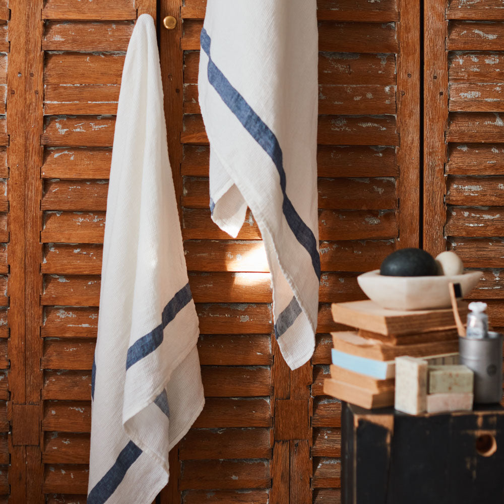 Serviette de bain en lin - Nid d'abeille - Bande Bleu Shibori