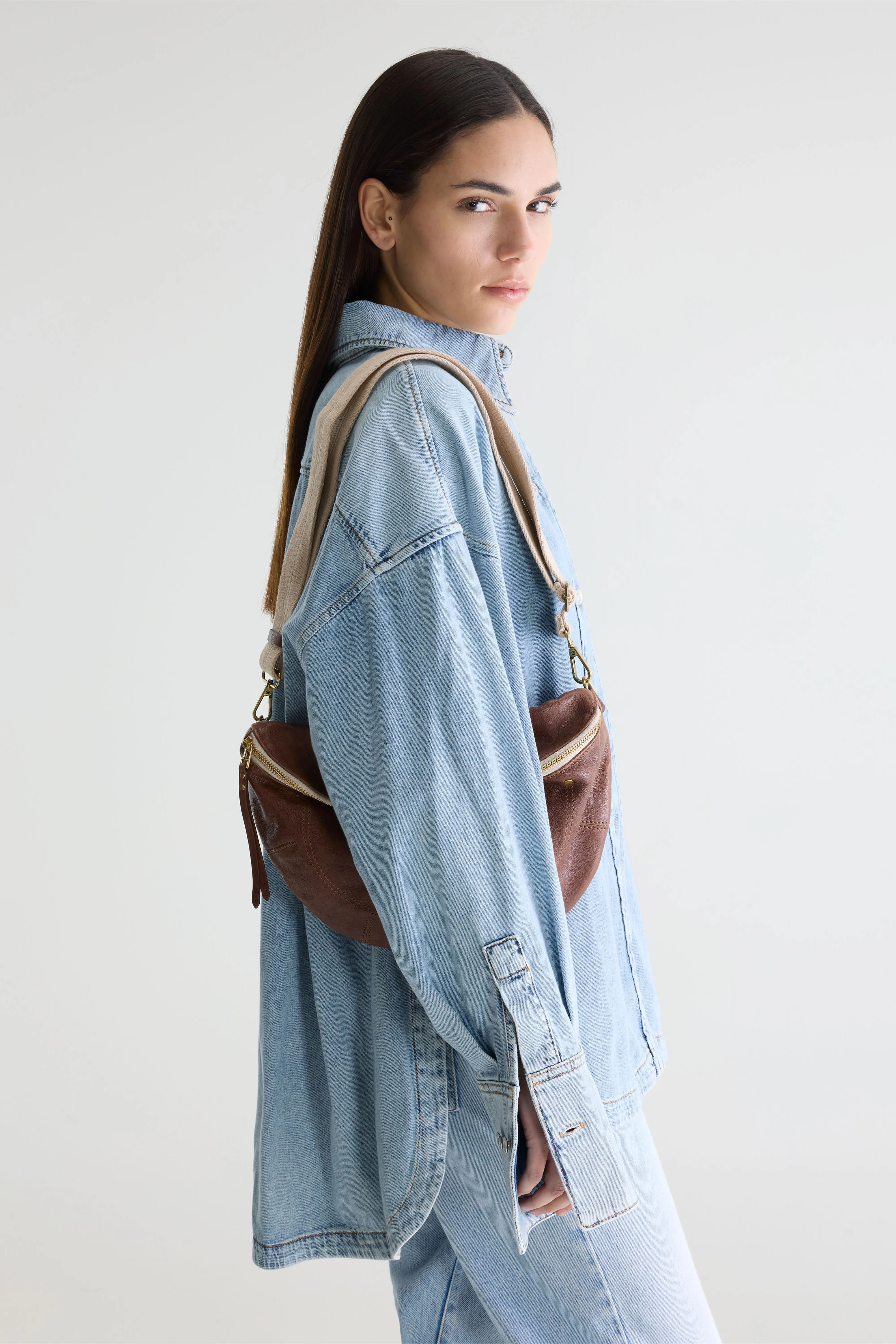 Bellerose Souply brown leather sling bag (252 / W / ECUREUIL)
