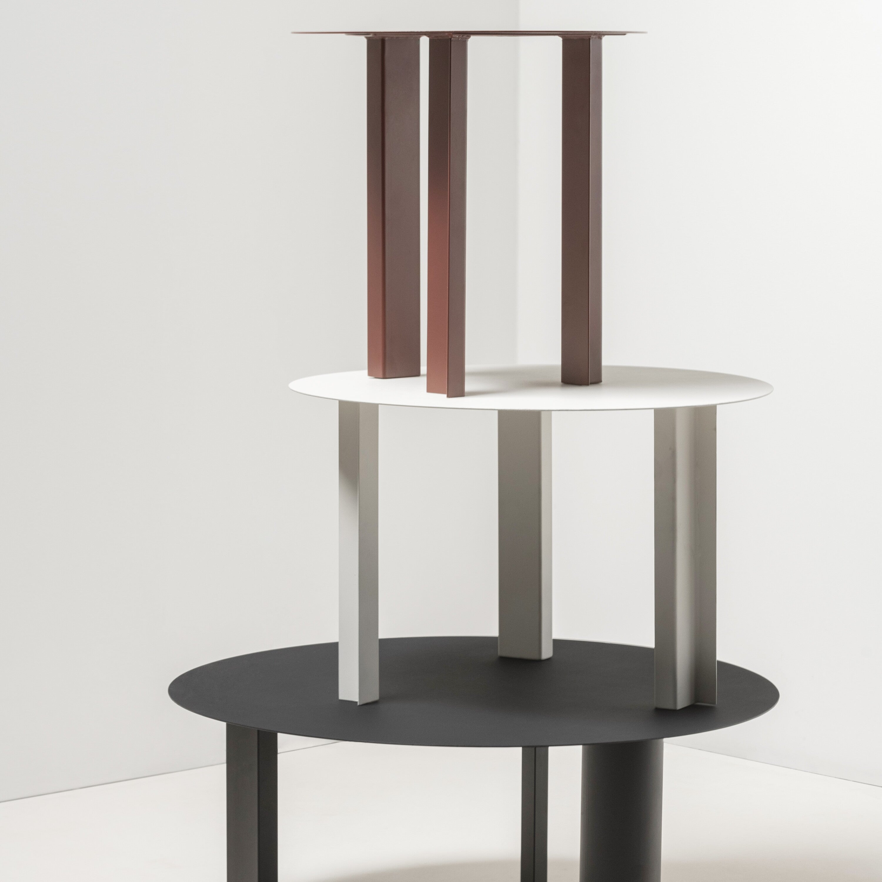 Serax - Antonino Sciortino - Tubes Bijzettafel - L - Zwart