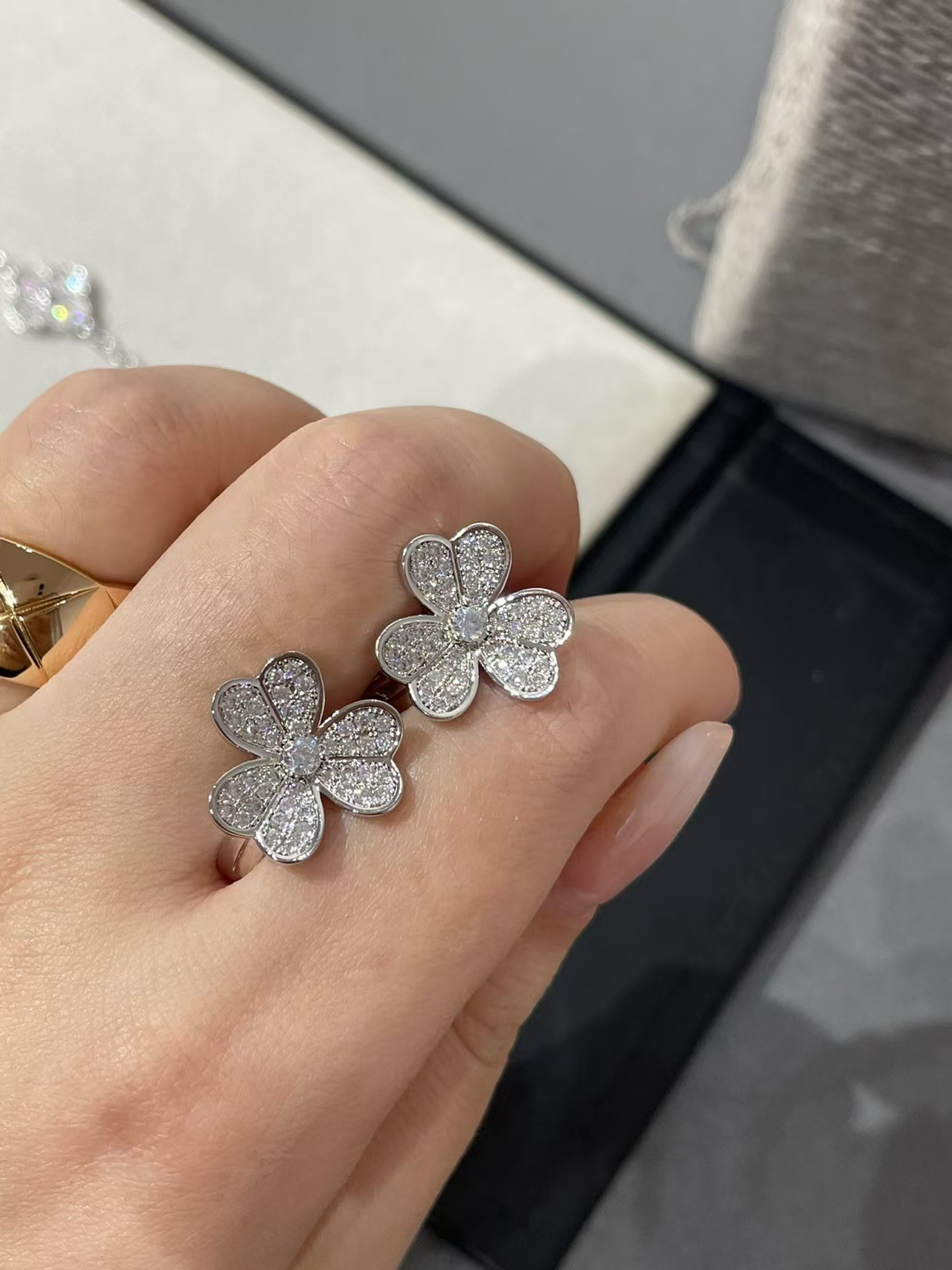 VCA Frivole Earrings - Small - Original Replica Club