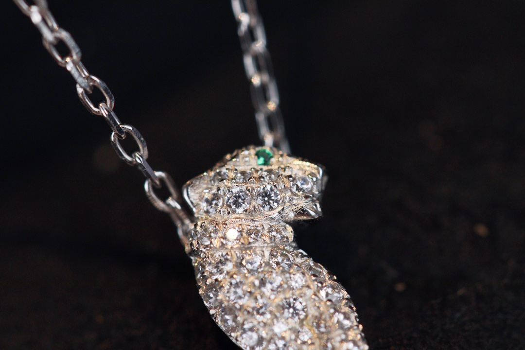 Cartier Full Diamond Paved Silver Leopard Panthère de Necklace - Original Replica Club