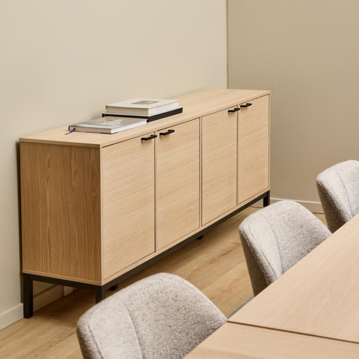 Rebellenclub Holmsund Dressoir - Licht Eiken