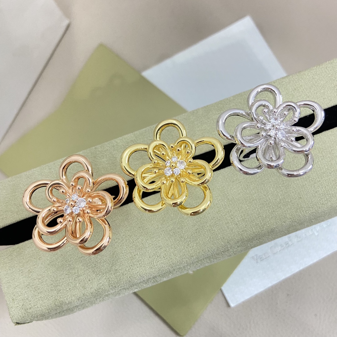 VCA Flowerlace Ring Hollow Flower - Original Replica Club