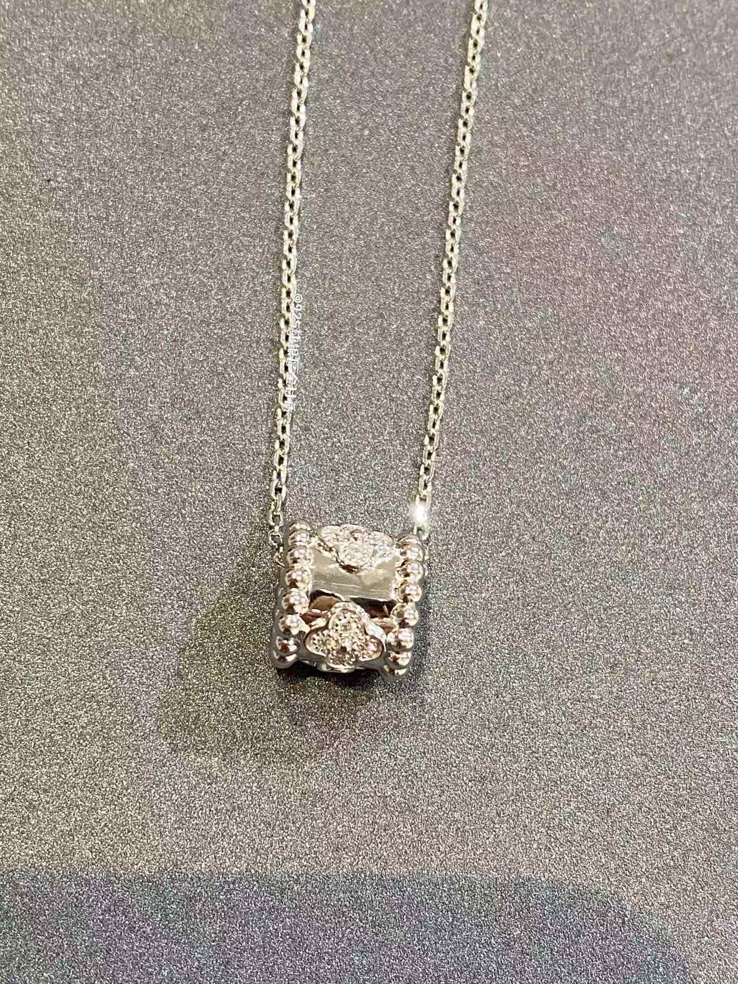 VCA Perlee Clovers Pendant Necklace - Original Replica Club